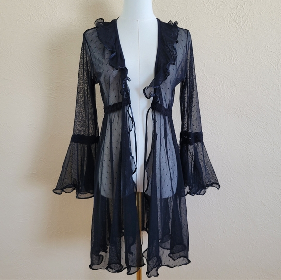 Divance | Ruffled Black Mesh Cover - Picture 6 of 9